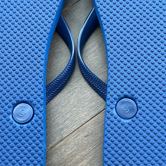 OLD NAVY Flip Flop Thong Sandal, Navy Blue Summer Shoe Pool Footwear, Size 9 - Picture 6 of 6